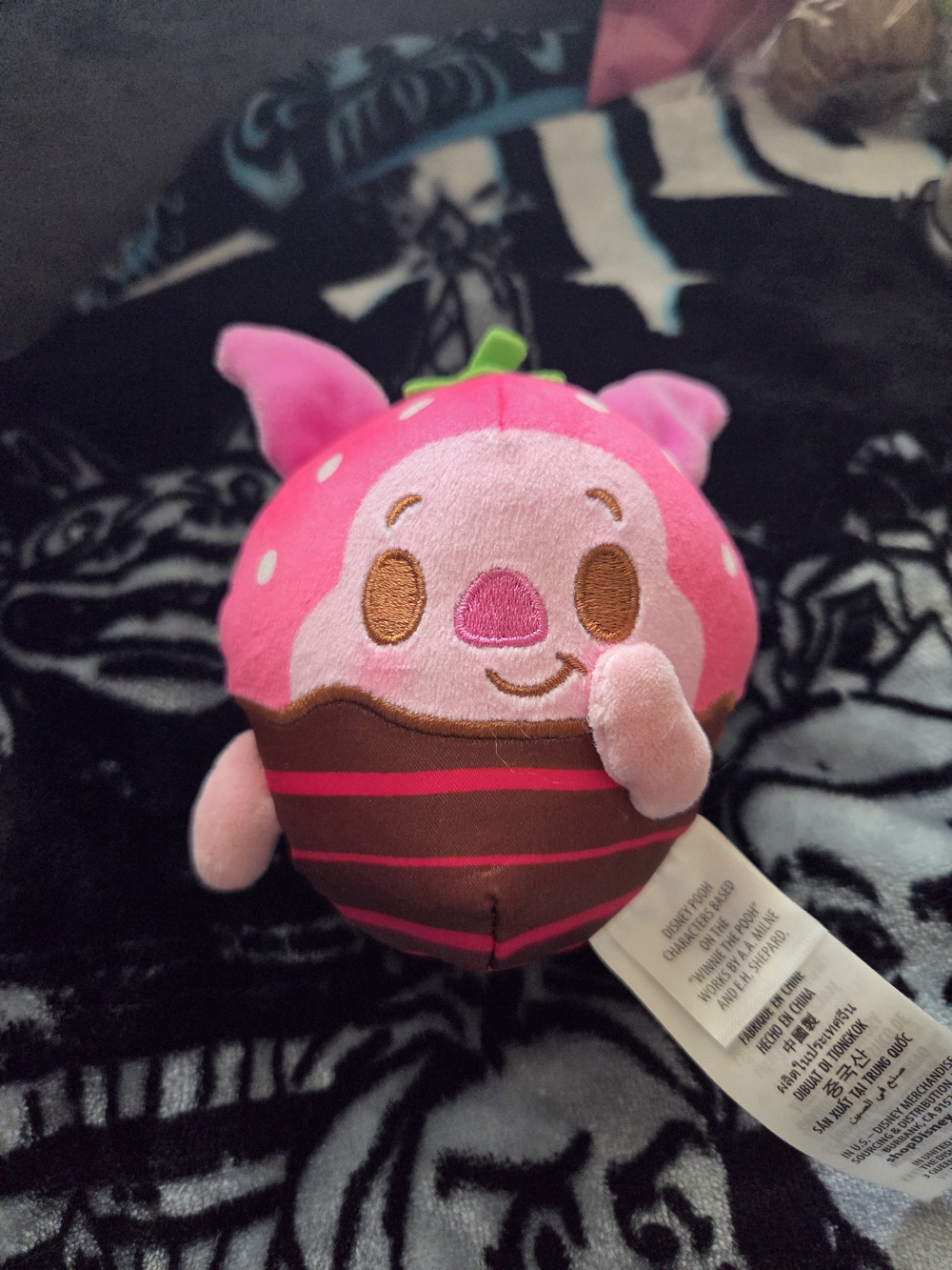 Disney Parks Munchlings Piglet Strawberry Dip Chocolate Fruity Scented Plush